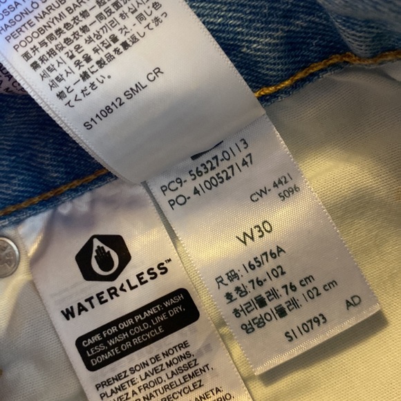 Gently Used Women’s Levi’s 501 Original Short Shorts - Picture 7 of 7